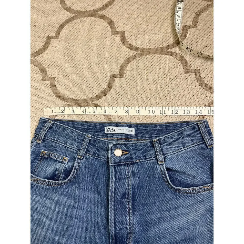 Zara Girlfriend fit high rise straight leg Rigid Button fly Blue Jeans, size 4,